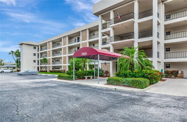 $250,000 | 7461 West Country Club Drive North, Unit 203, Sarasota, FL 34243