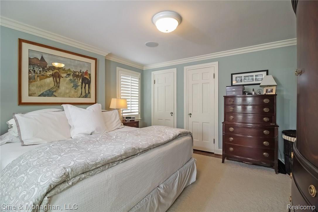 800 Washington Road Grosse Pointe, MI 48230 - Photo 24 of 43 024-Master_Bedroom-4214083-medium.jpg