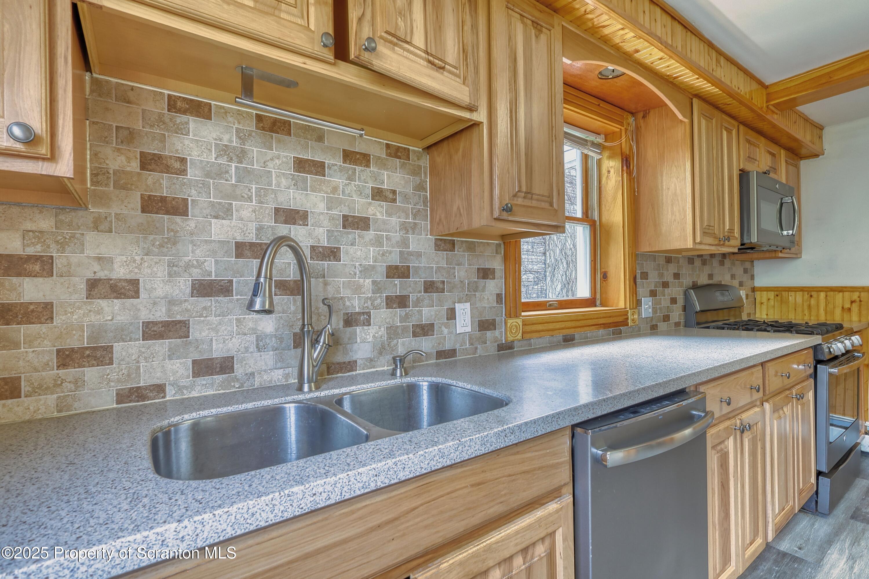 326 Neptune Place Scranton, PA 18505 - Photo 21 of 29 IMG_6391_hdr (1)