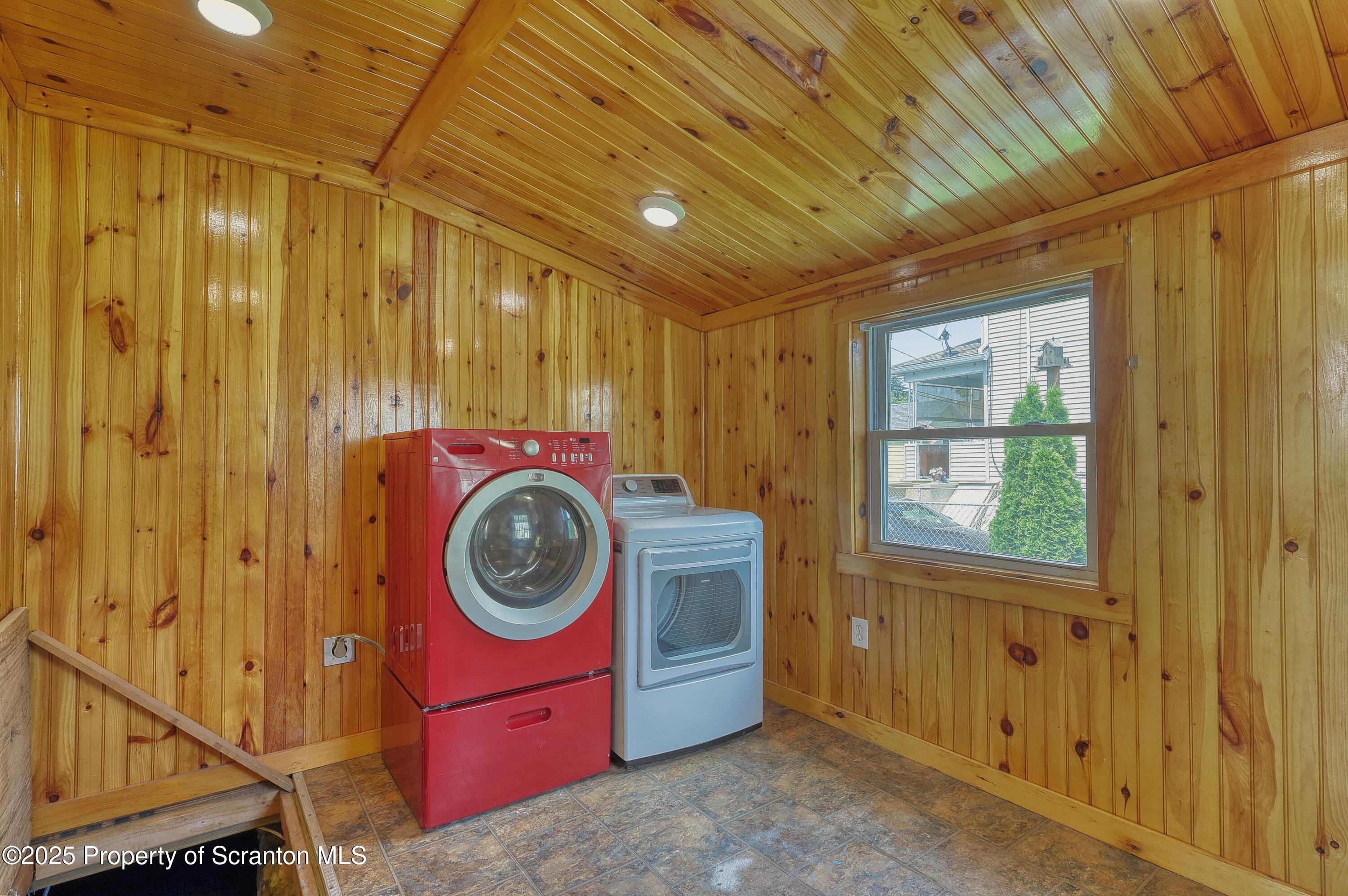 326 Neptune Place Scranton, PA 18505 - Photo 25 of 29 IMG_6421_hdr (1)