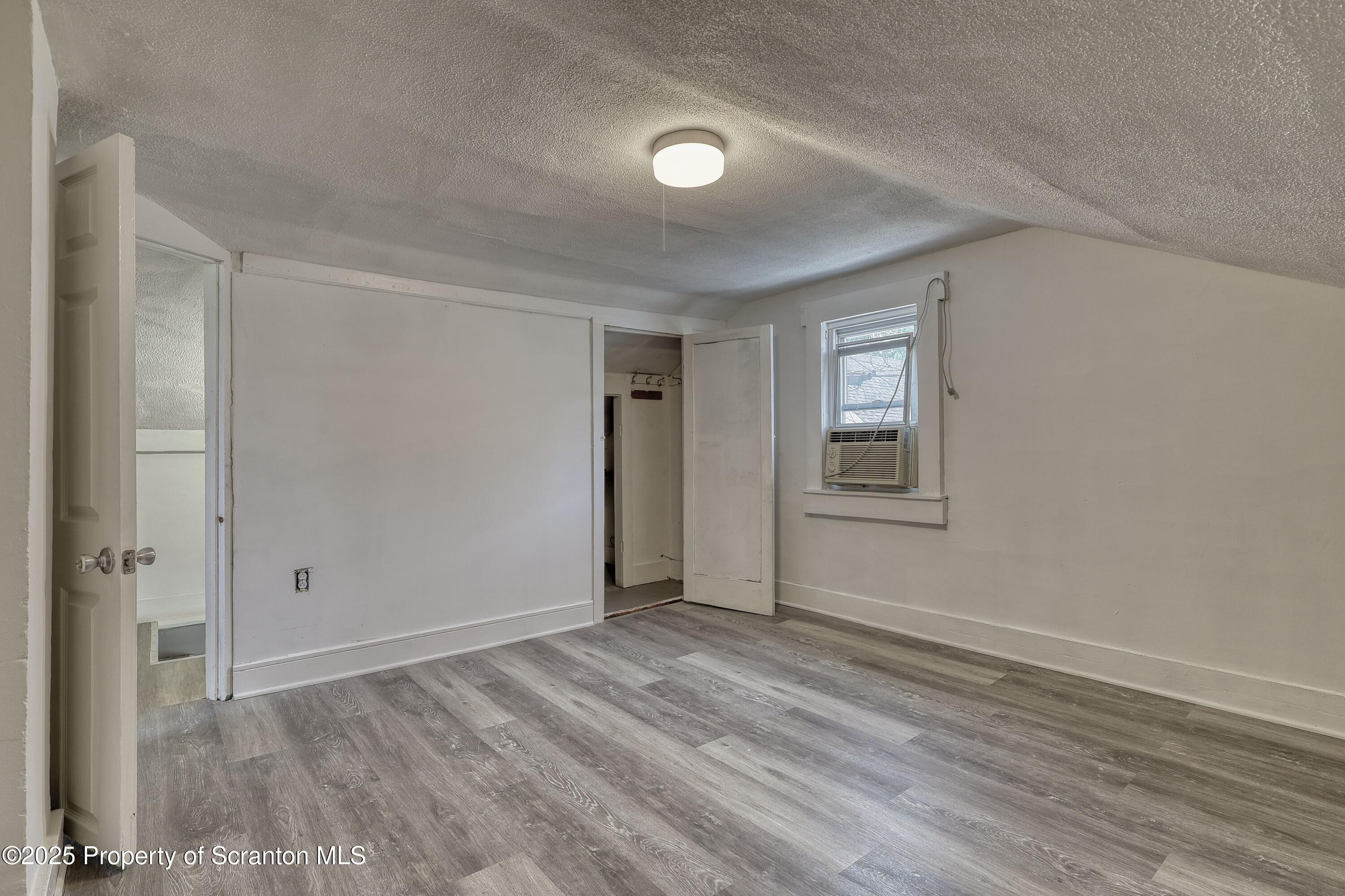 326 Neptune Place Scranton, PA 18505 - Photo 7 of 29 IMG_6516_hdr (1)