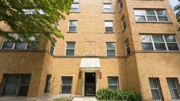$2,104 | 2038 West Touhy Avenue, Unit 2, Chicago, IL 60645