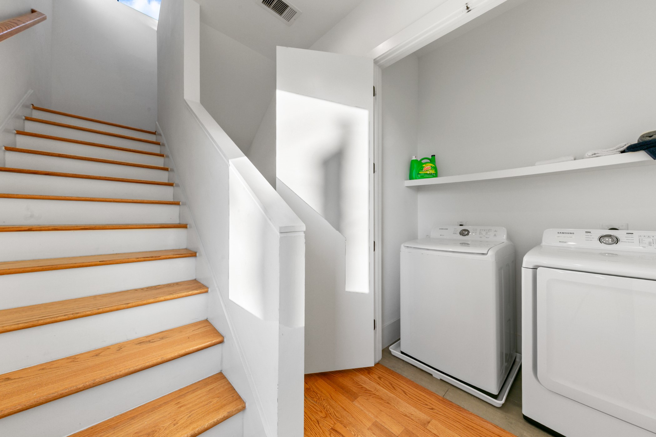 608 Oakley Street Houston, TX 77006 - Photo 20 of 37 a view of entryway with washer and dryer
