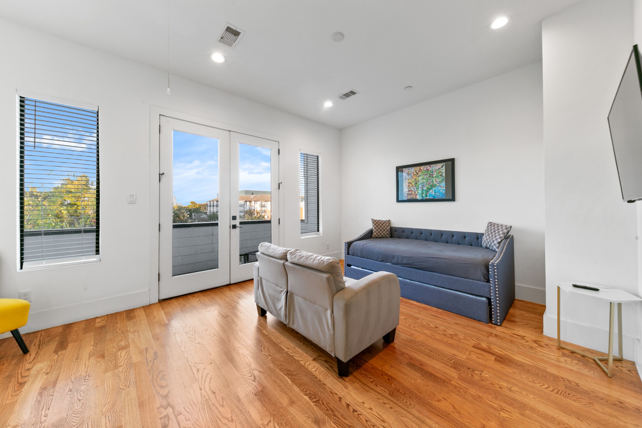 608 Oakley Street Houston, TX 77006 - Photo 26 of 37 a living room with furniture and a kitchen view