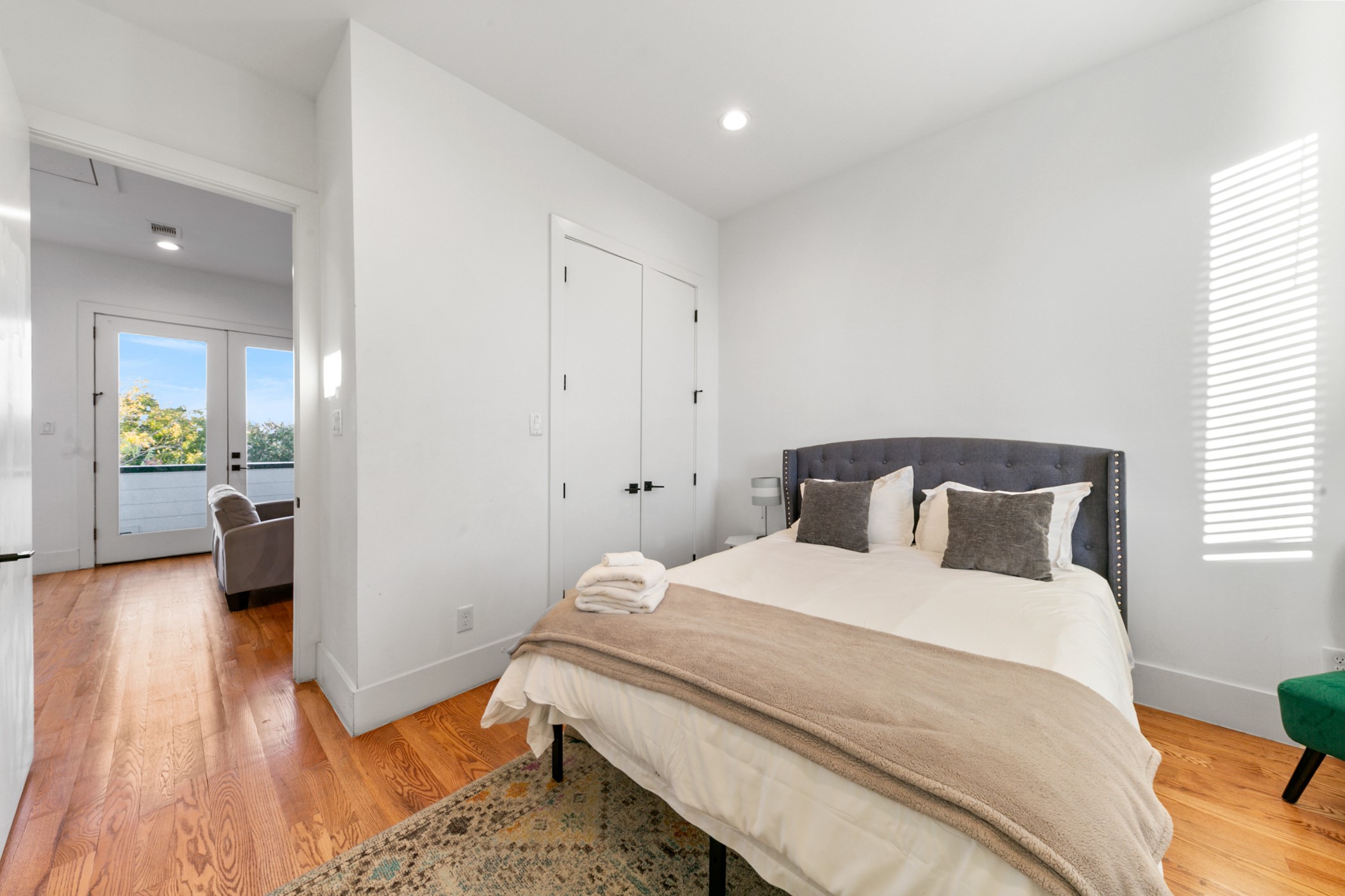 608 Oakley Street Houston, TX 77006 - Photo 29 of 37 a bedroom with a bed and a couch