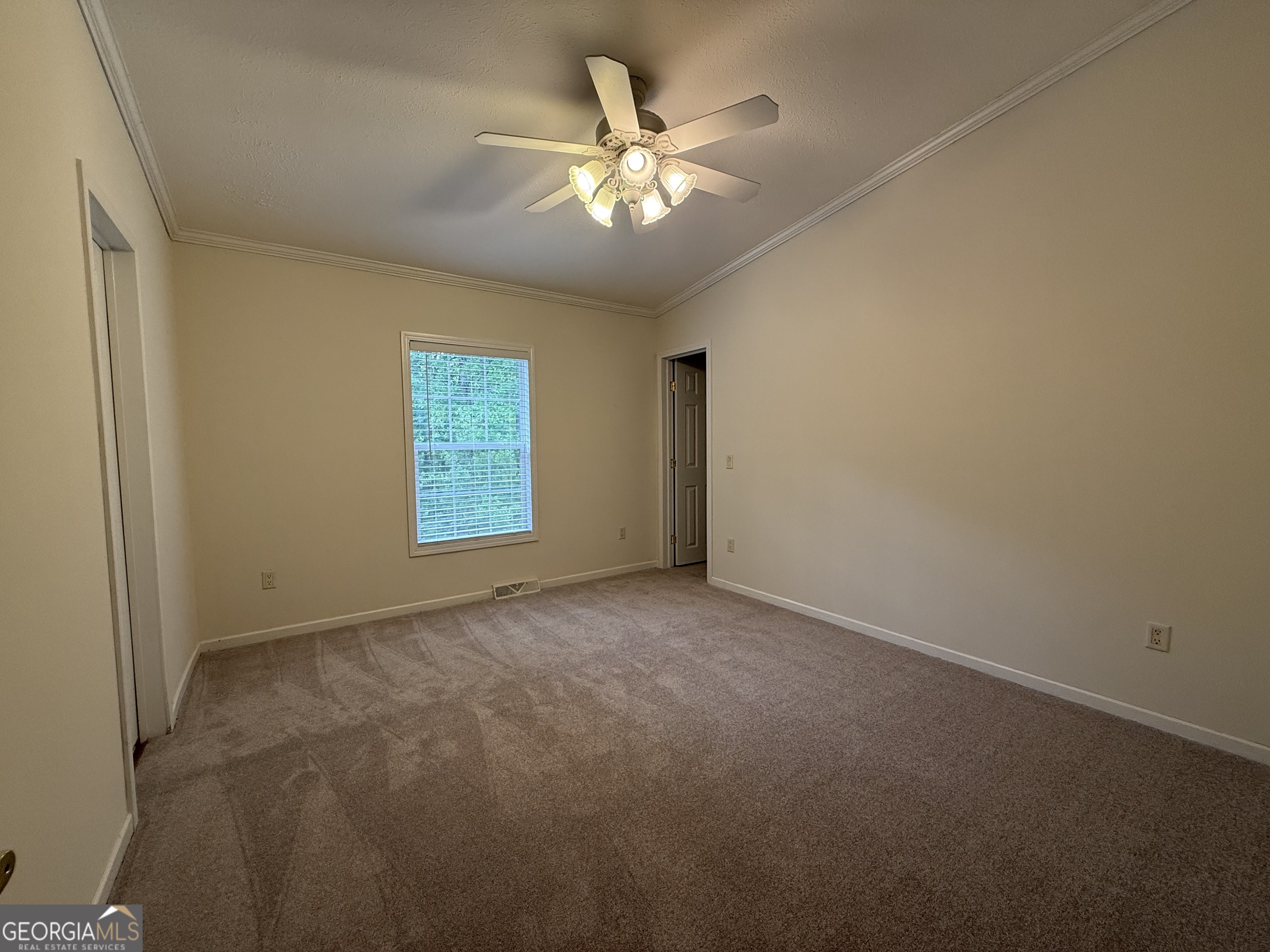 1081 Marshall Church Road Thomson, GA 30824 - Photo 13 of 26 an empty room with windows and a ceiling fan