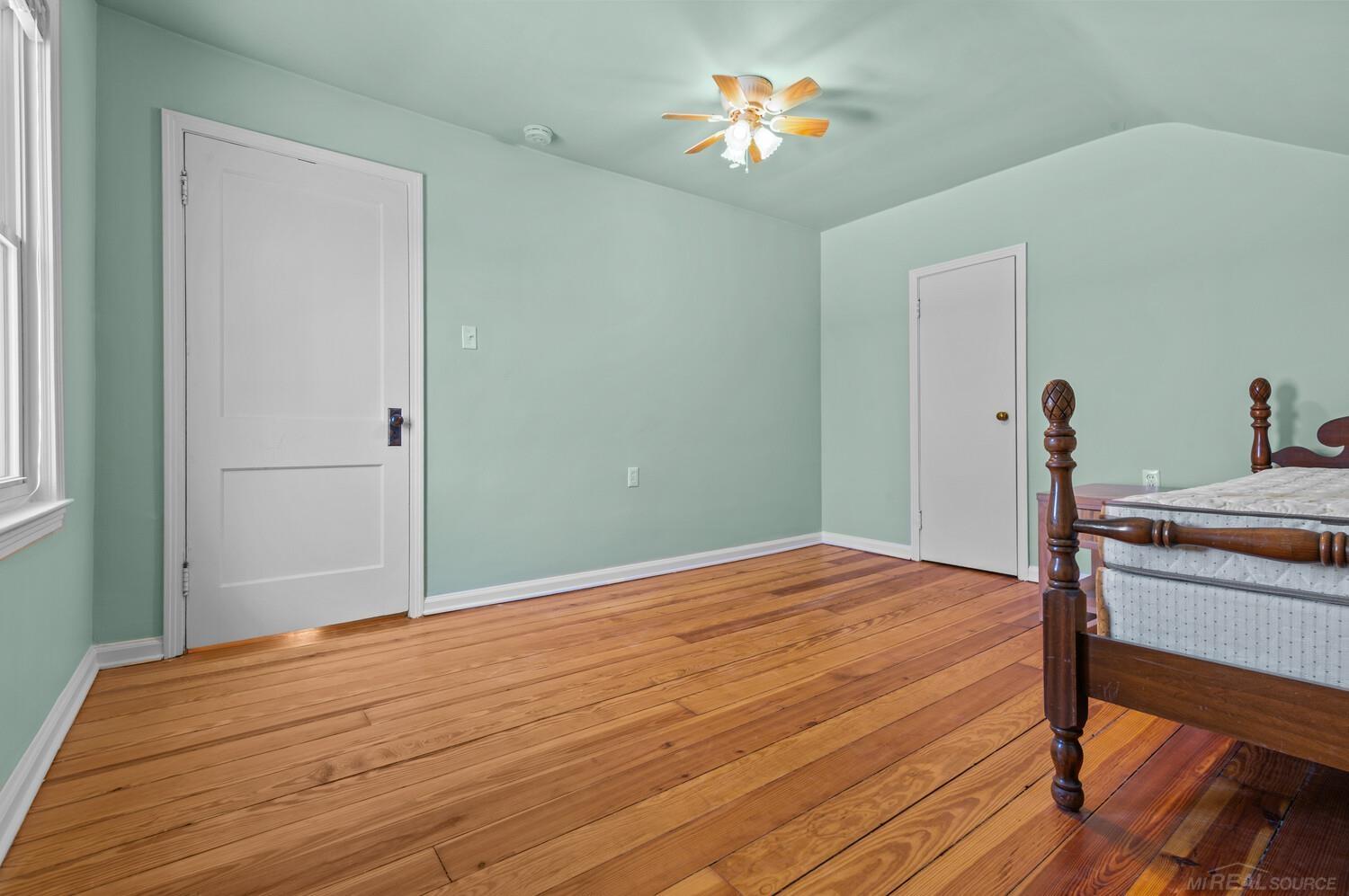 39 Riverside Drive Mount Clemens, MI 48043 - Photo 15 of 39 50135794-f99abf20-fed4-444a-a395-ee68cb8bad5b.JPG