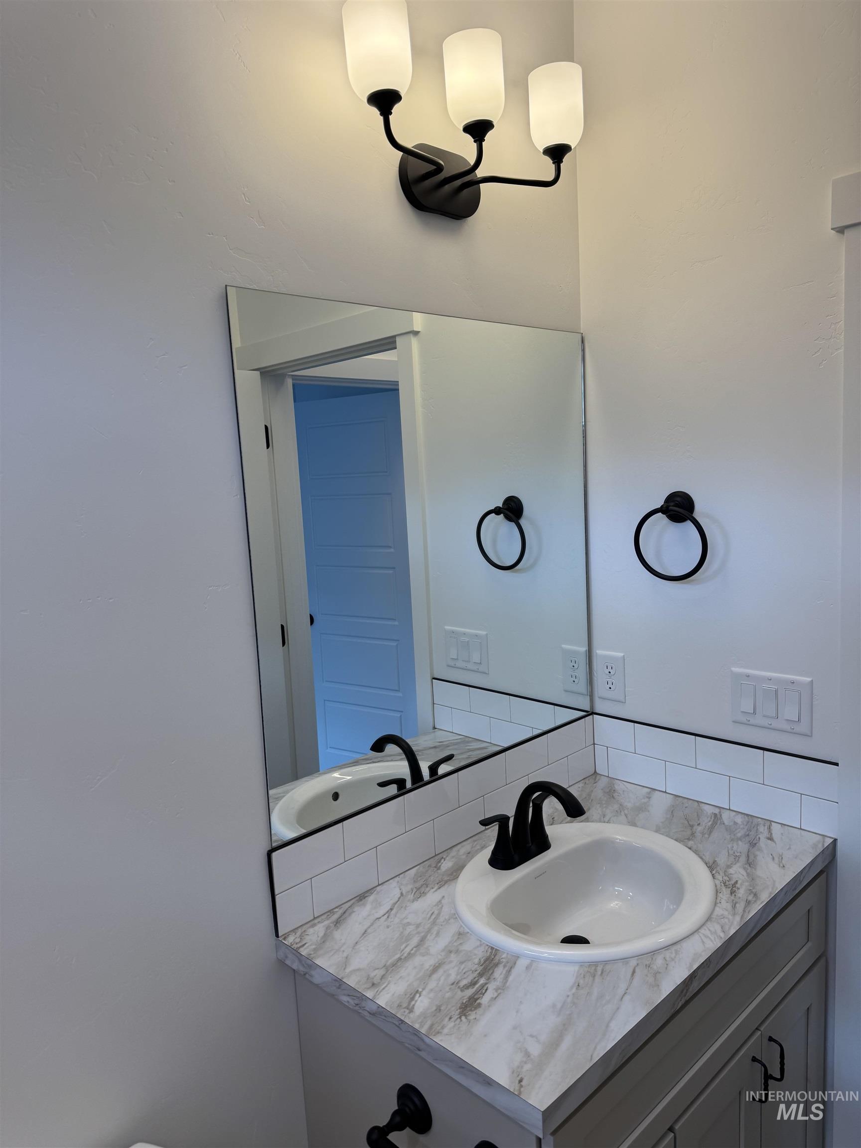 2008 Harrison Street South Twin Falls, ID 83301 - Photo 25 of 32 Bathroom featuring vanity