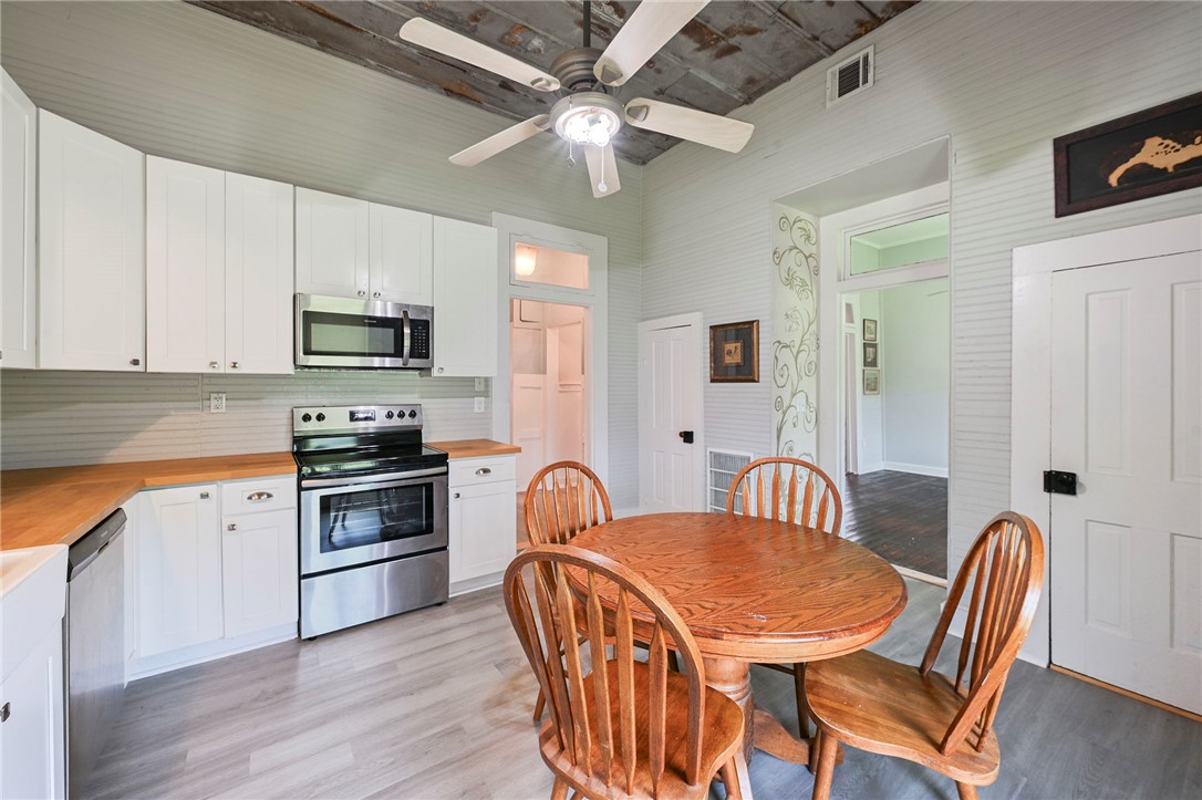 326 5th Street Somerville, TX 77879 - Photo 5 of 25
