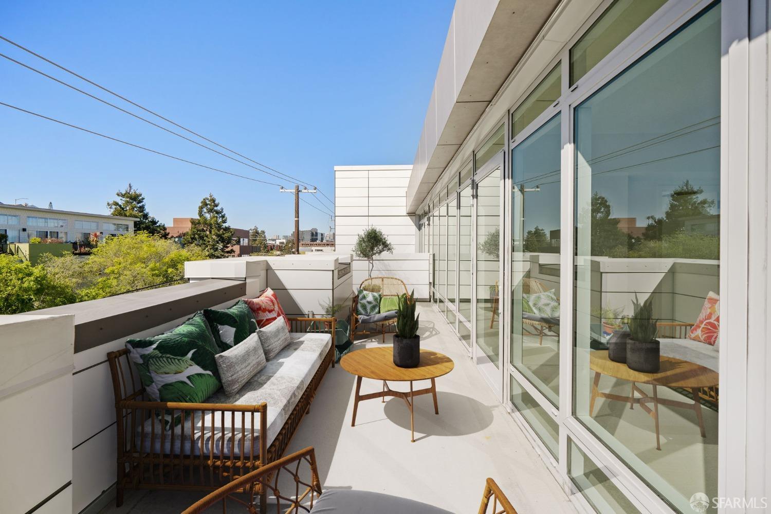 950 Tennessee Street, Unit 404 San Francisco, CA 94107 - Photo 17 of 80 a balcony with chairs and a potted plant