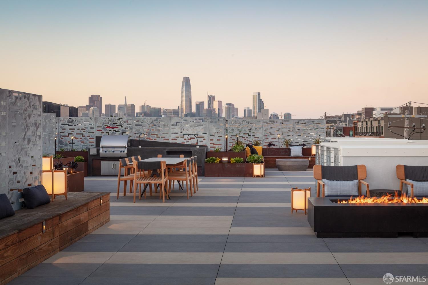 950 Tennessee Street, Unit 404 San Francisco, CA 94107 - Photo 43 of 80 a view of a terrace with sitting area