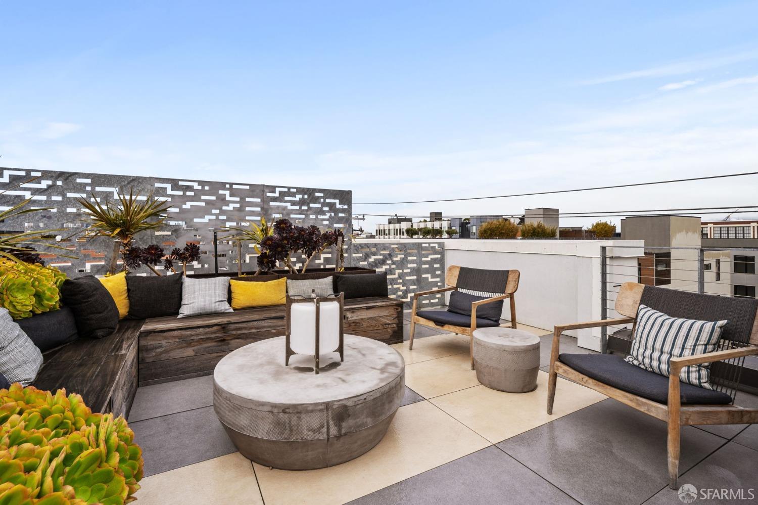 950 Tennessee Street, Unit 404 San Francisco, CA 94107 - Photo 50 of 80 a view of a terrace with seating area