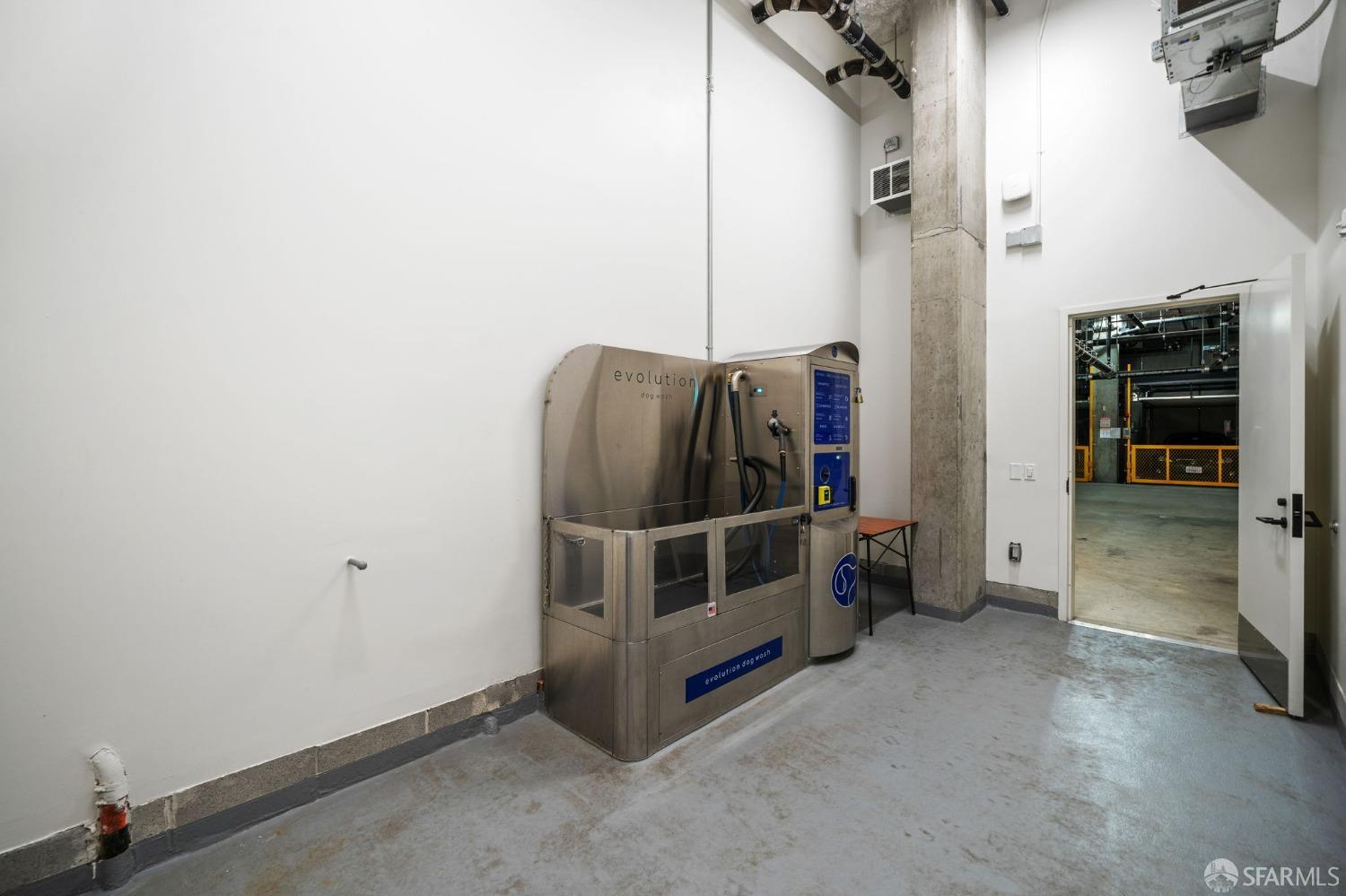 950 Tennessee Street, Unit 404 San Francisco, CA 94107 - Photo 60 of 80 a utility room with dryer and washer