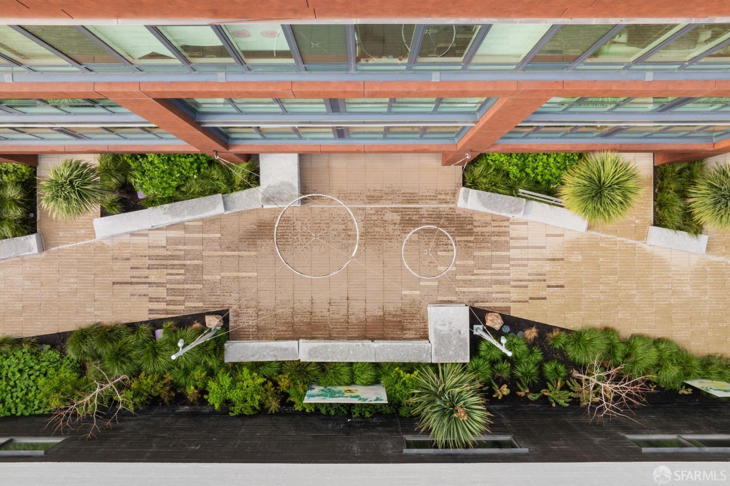 950 Tennessee Street, Unit 404 San Francisco, CA 94107 - Photo 75 of 80 a front view of a house with a yard