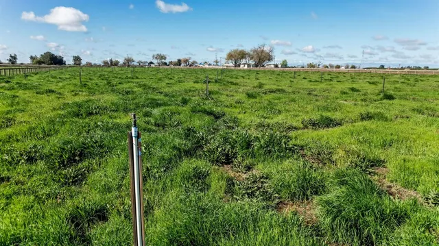 a view of an outdoor space and a yard