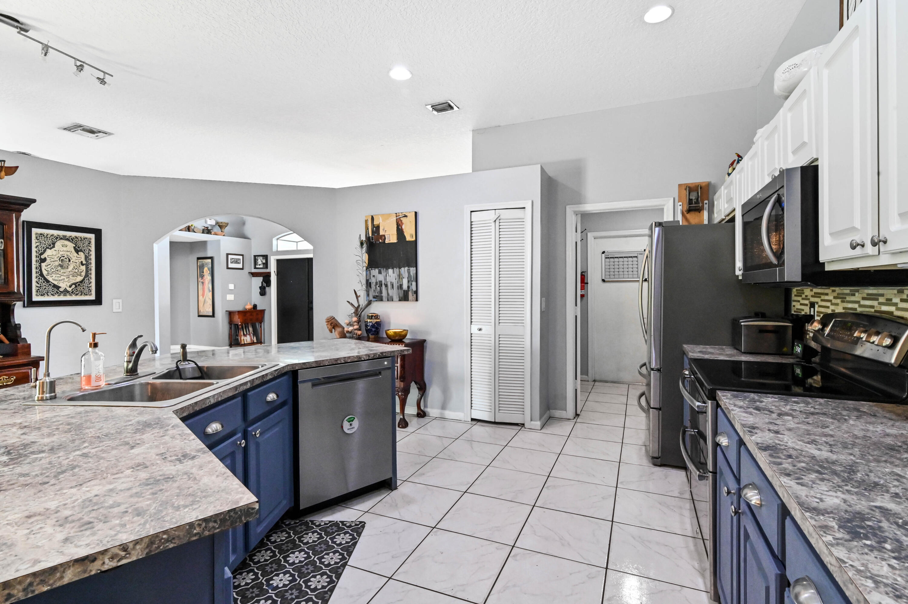 17630 38th Road North Loxahatchee, FL 33470 - Photo 6 of 45 14 kitchen 01