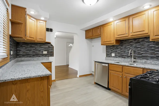 $310,000 | 7034 114th Place, Worth, IL 60482