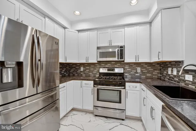 $425,000 | 11775 Stratford House Place, Unit 206, Reston, VA 20190