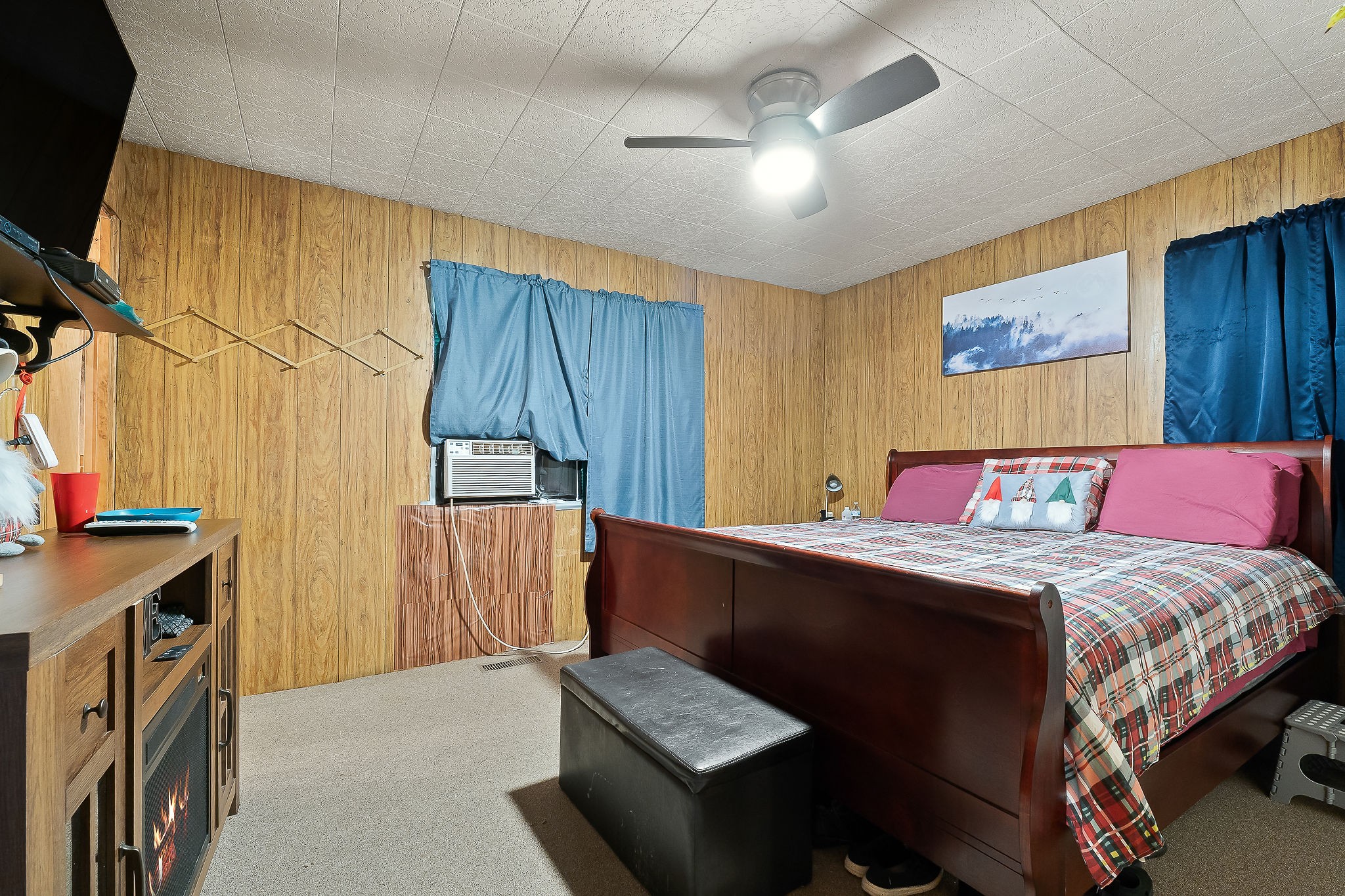 968 Boyd Road Rock Island, TN 38581 - Photo 11 of 42 a bed room with a bed and a chair