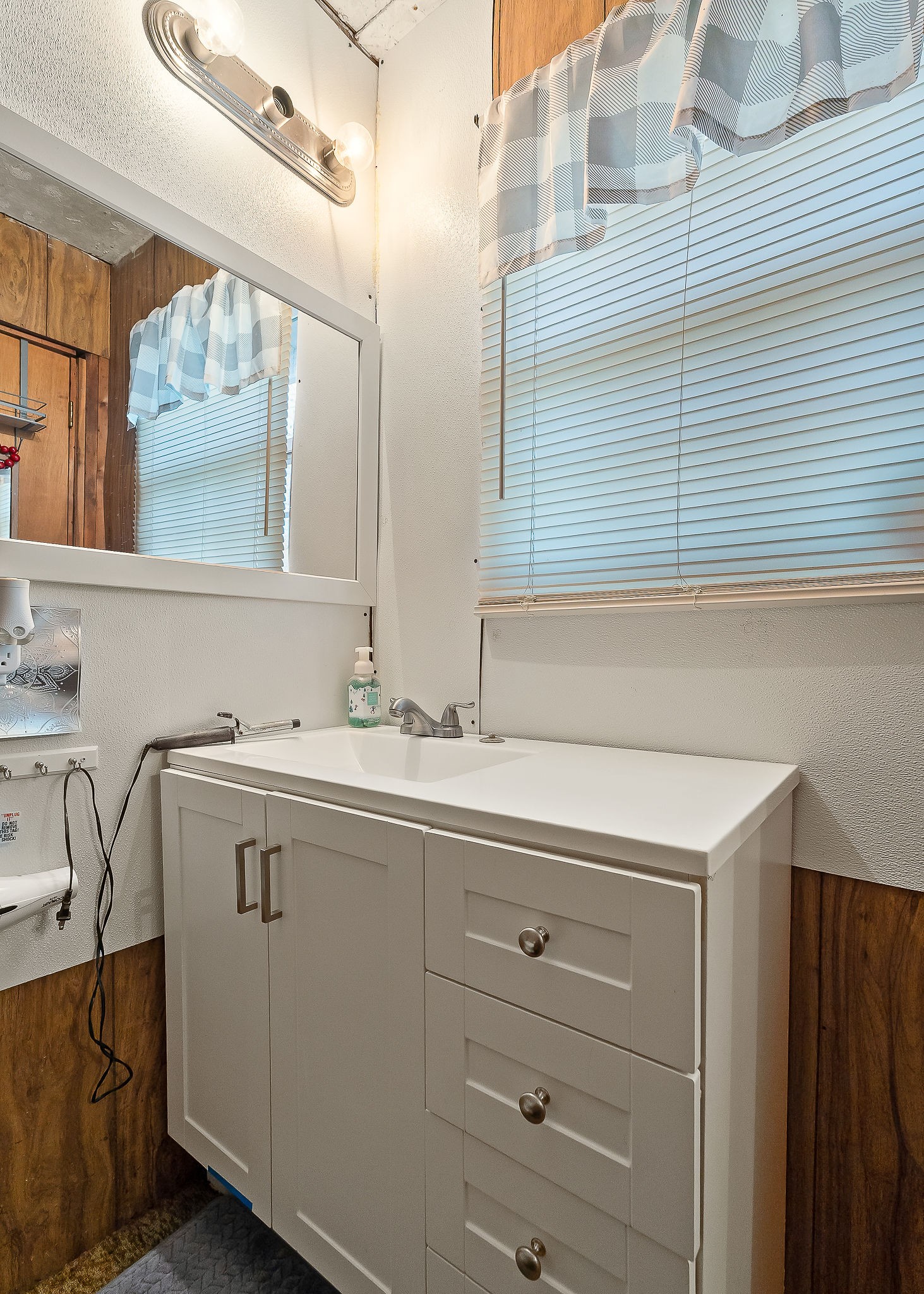 968 Boyd Road Rock Island, TN 38581 - Photo 20 of 42 a bathroom with a sink and a mirror