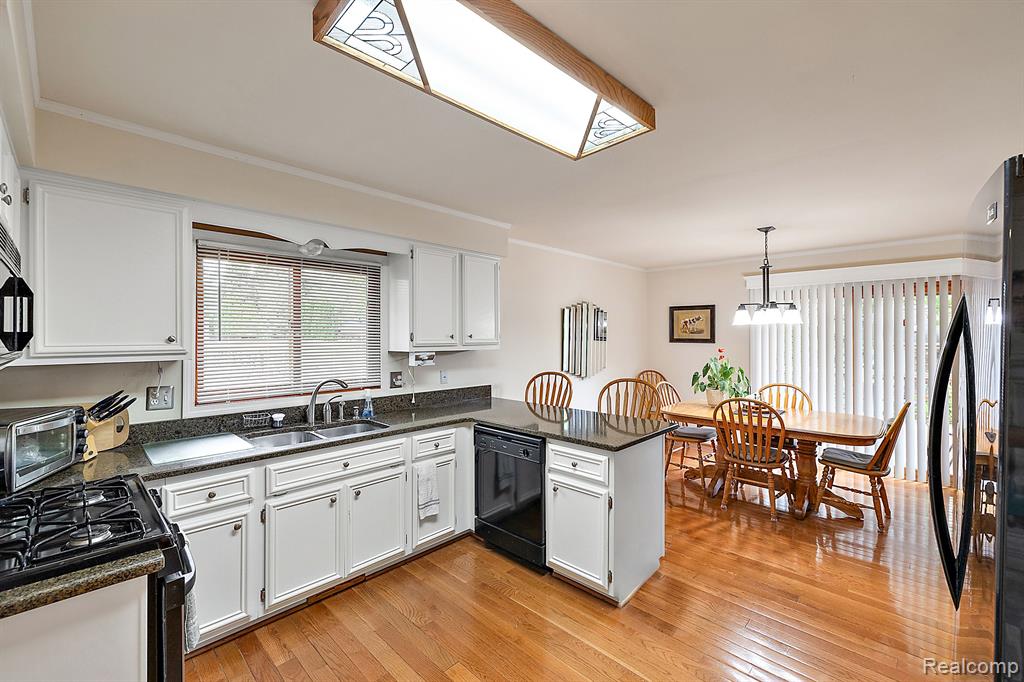 2093 Cumberland Road Rochester Hills, MI 48307 - Photo 23 of 58