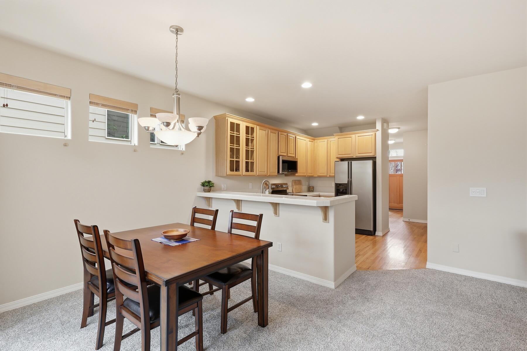 61156 Foxglove Loop Bend, OR 97702 - Photo 12 of 44 Dining area