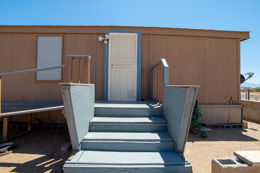 1180 Colorado Road Golden Valley, AZ 86413 - Photo 2 of 27