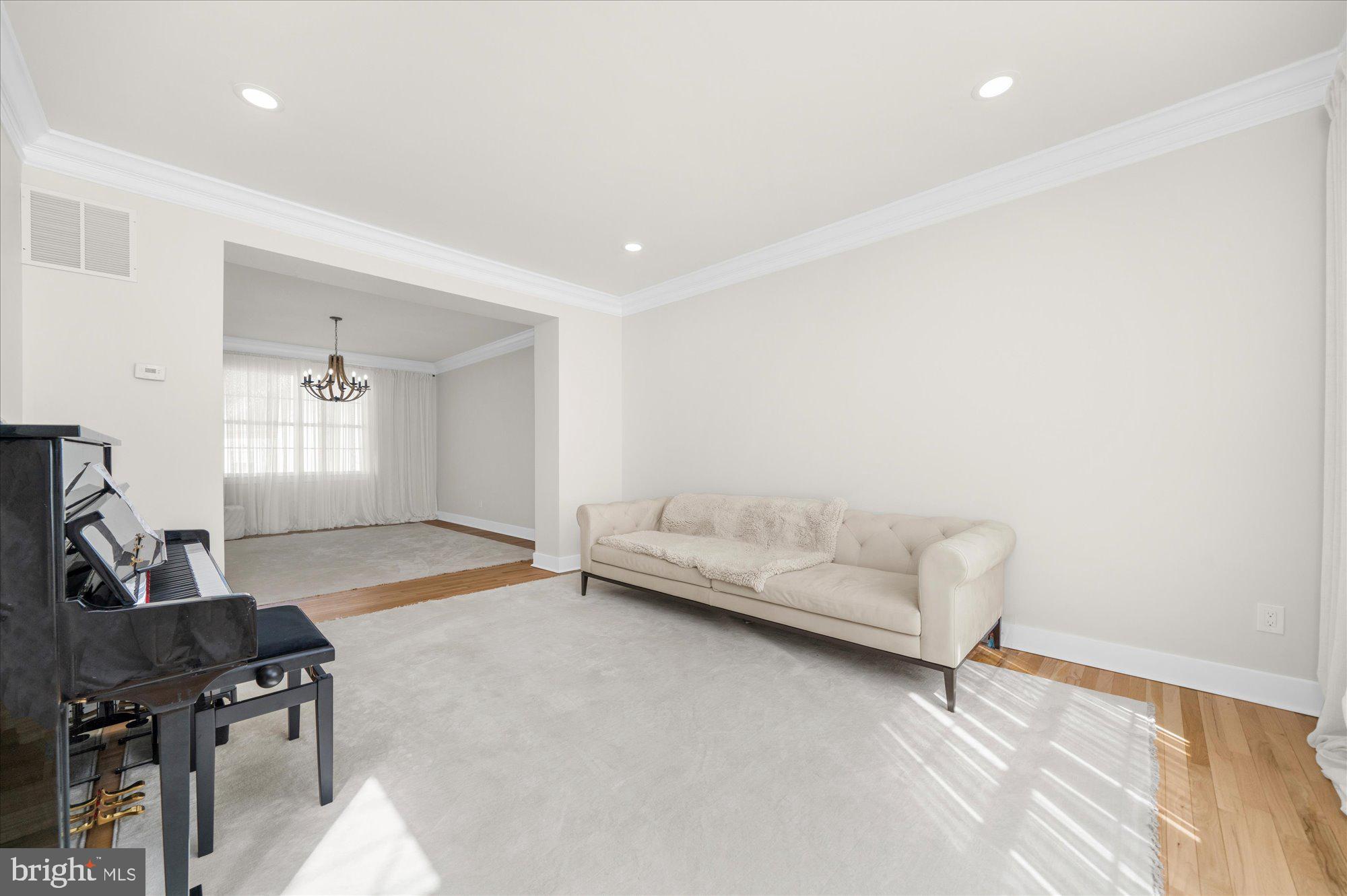 86 Treetops Circle Princeton, NJ 08540 - Photo 14 of 41 a living room with furniture and a window