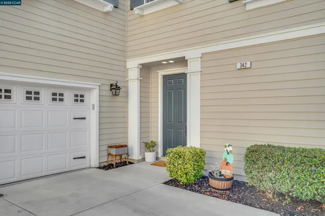 a view of a entryway door of the house
