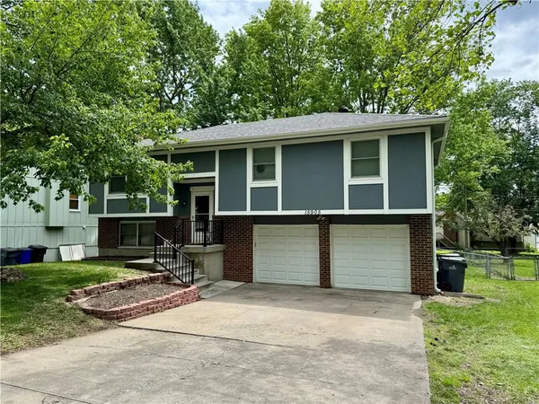 $349,000 | 15905 West 154th Street, Olathe, KS 66062