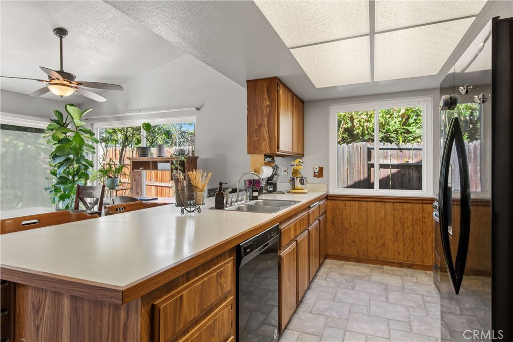 9249 Agave Place Riverside, CA 92503 - Photo 13 of 32