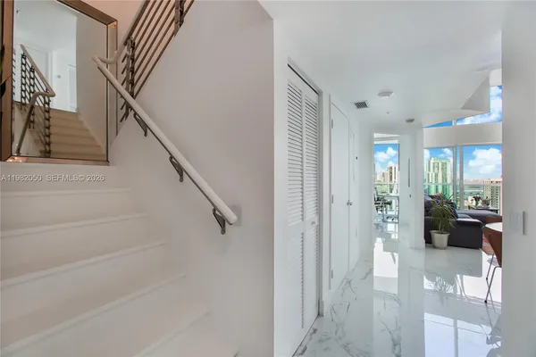 $4,750 | 41 Southeast 5th Street, Unit 2109, Miami, FL 33131