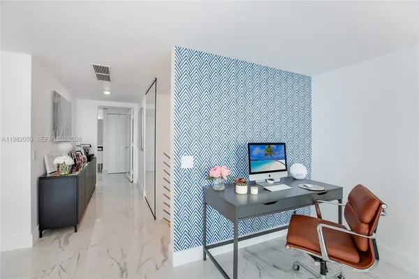 $4,750 | 41 Southeast 5th Street, Unit 2109, Miami, FL 33131