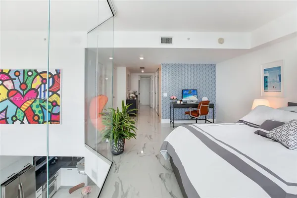 $4,750 | 41 Southeast 5th Street, Unit 2109, Miami, FL 33131