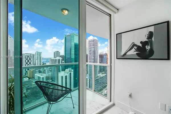 $4,750 | 41 Southeast 5th Street, Unit 2109, Miami, FL 33131