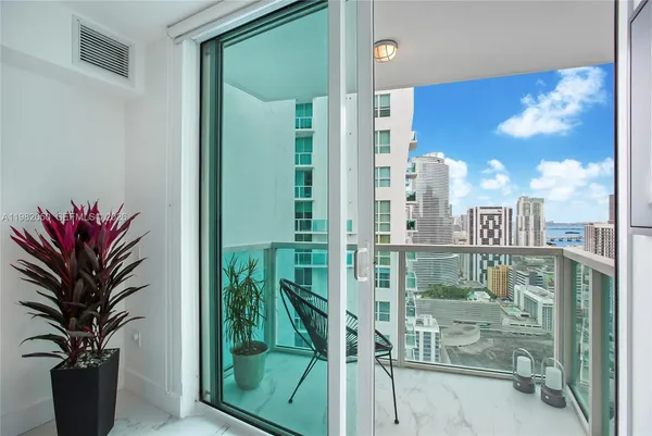 $4,750 | 41 Southeast 5th Street, Unit 2109, Miami, FL 33131