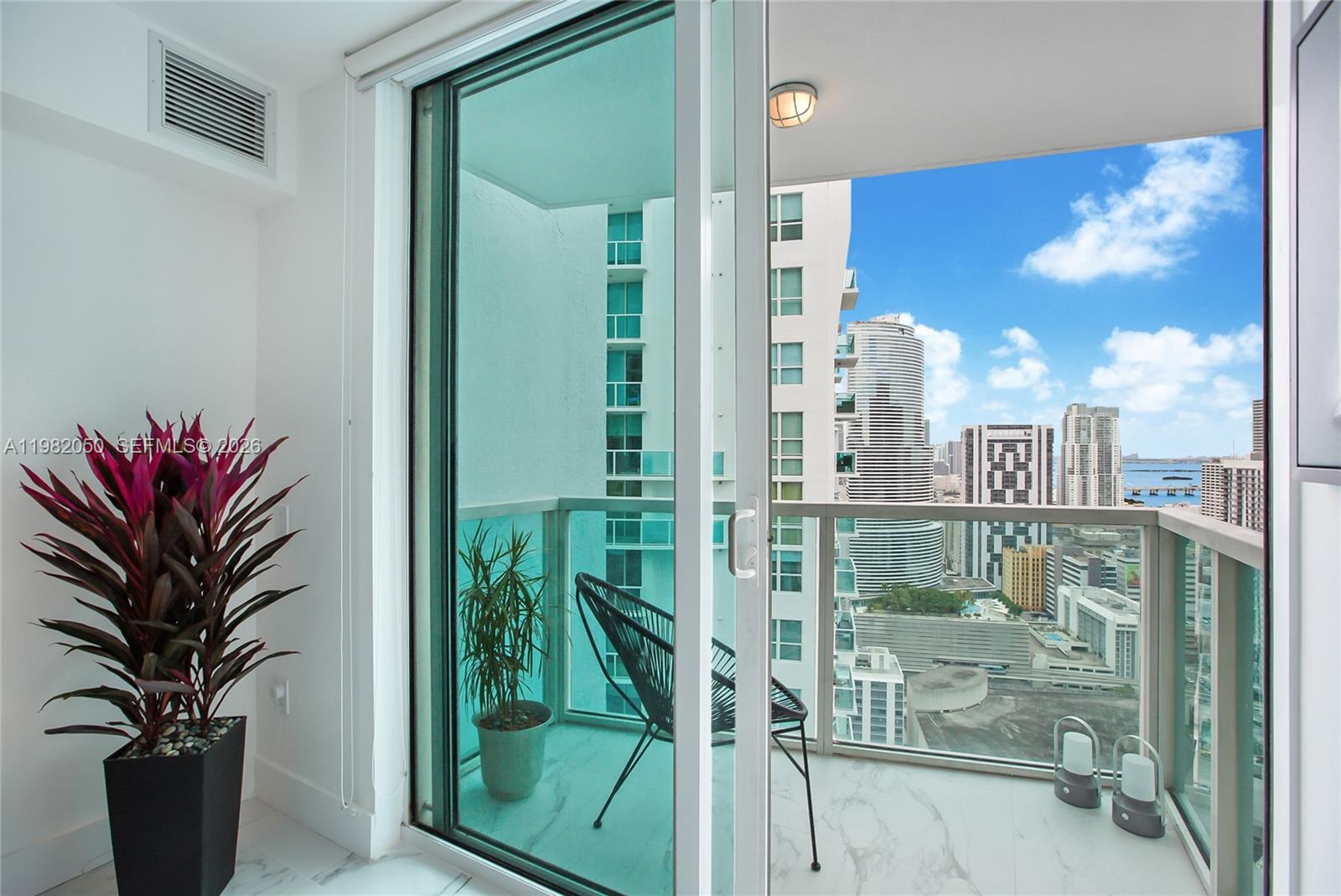 41 Southeast 5th Street, Unit 2109 Miami, FL 33131 - Photo 22 of 41