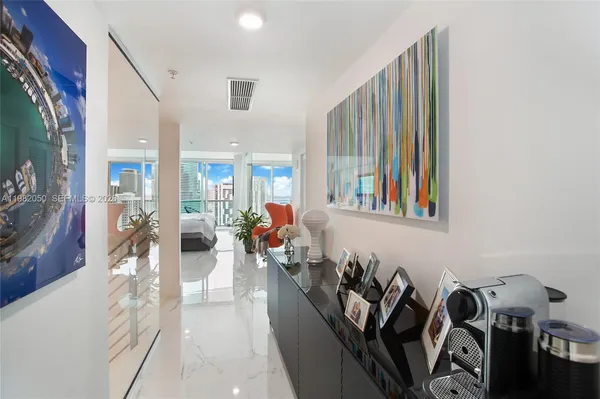 $4,750 | 41 Southeast 5th Street, Unit 2109, Miami, FL 33131