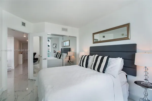 $4,750 | 41 Southeast 5th Street, Unit 2109, Miami, FL 33131