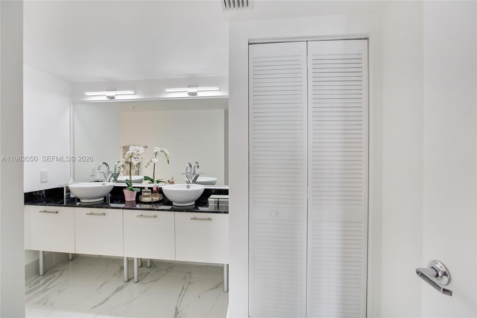 41 Southeast 5th Street, Unit 2109 Miami, FL 33131 - Photo 32 of 41
