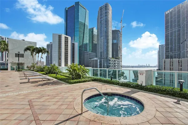 $4,750 | 41 Southeast 5th Street, Unit 2109, Miami, FL 33131