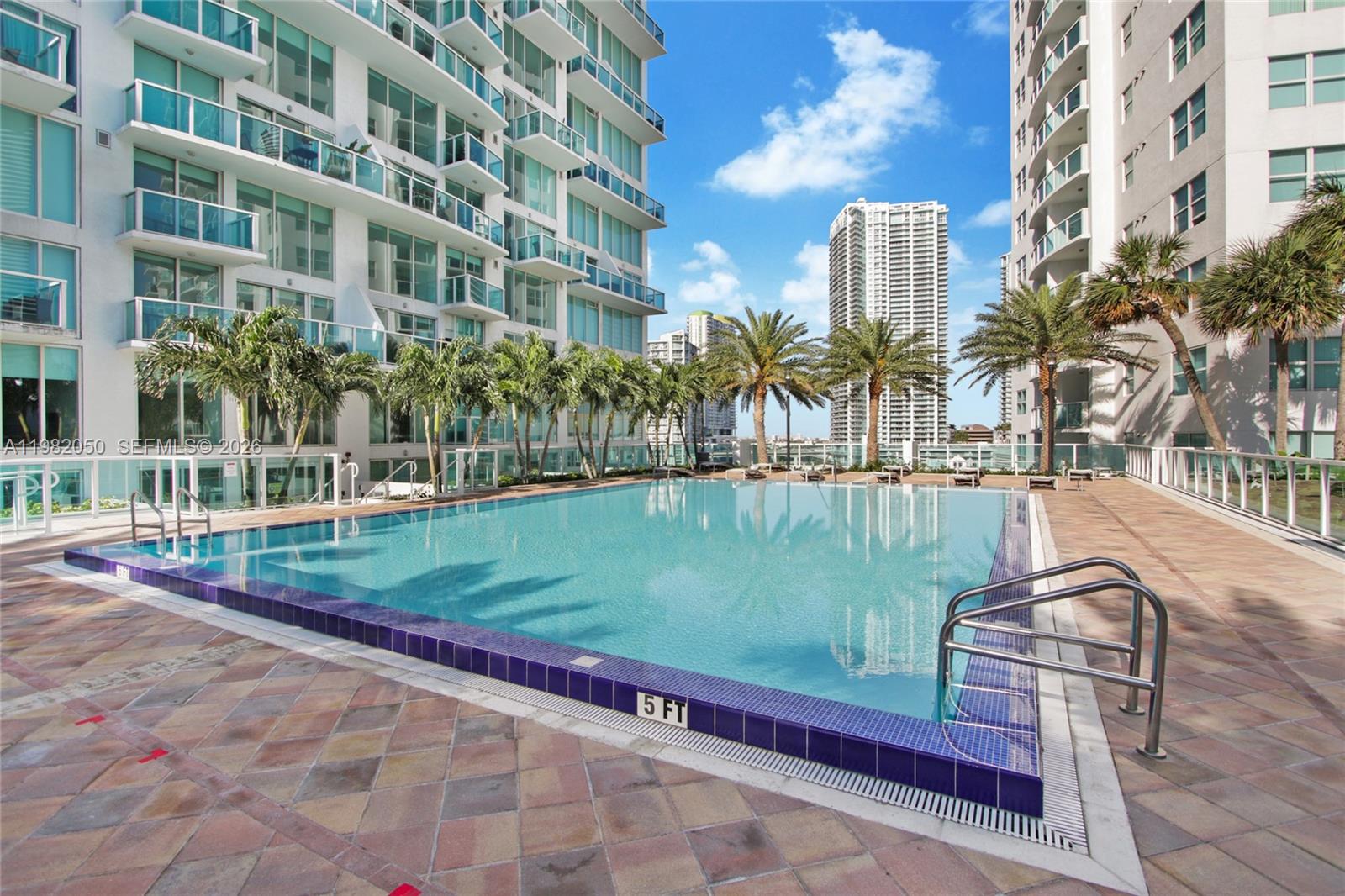41 Southeast 5th Street, Unit 2109 Miami, FL 33131 - Photo 38 of 41