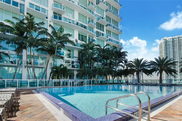 $4,750 | 41 Southeast 5th Street, Unit 2109, Miami, FL 33131