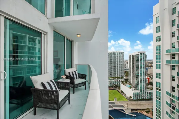 $4,750 | 41 Southeast 5th Street, Unit 2109, Miami, FL 33131