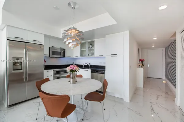 $4,750 | 41 Southeast 5th Street, Unit 2109, Miami, FL 33131