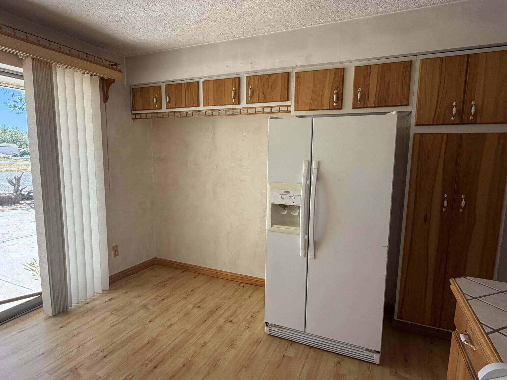 195 South 100 E Street Beaver, UT 84713 - Photo 7 of 23 Kitchen w/ eat in area