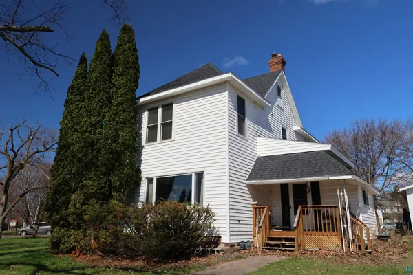 $184,900 | 111 West 3rd Street, Washburn, WI 54891