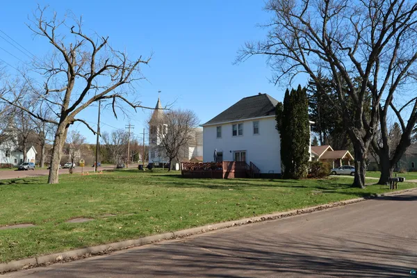 $184,900 | 111 West 3rd Street, Washburn, WI 54891