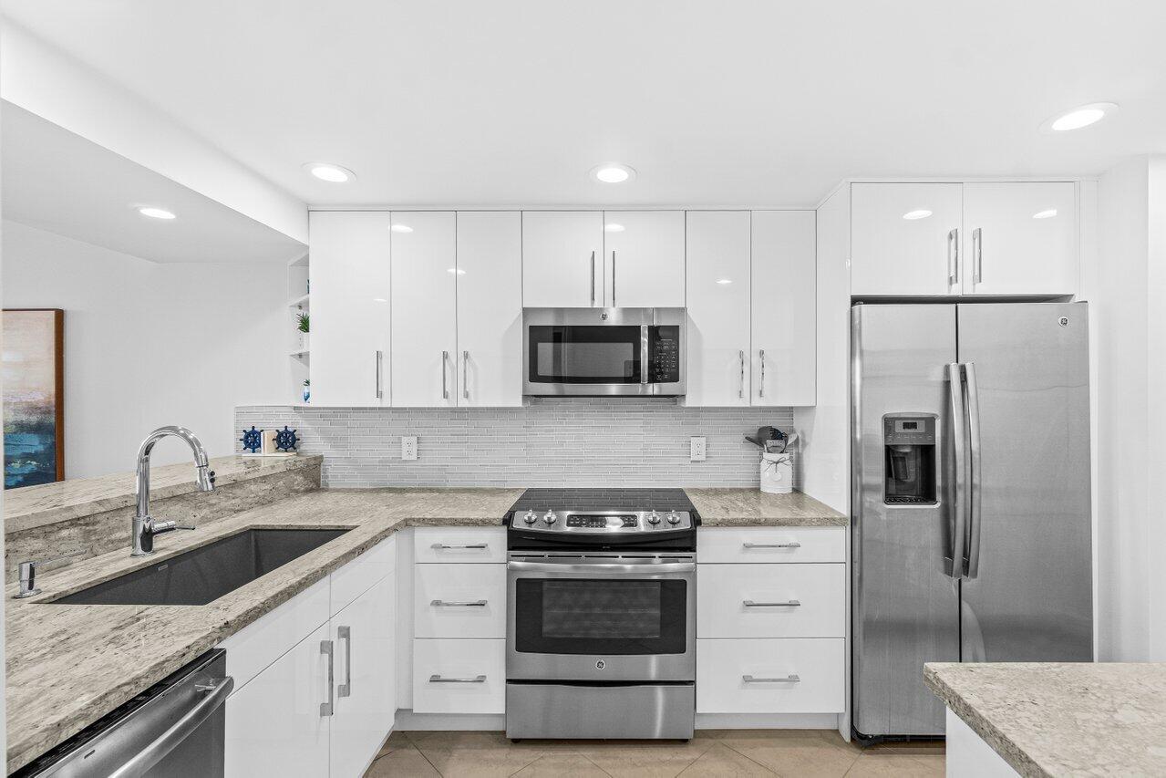 2707 North Ocean Boulevard, Unit 301D Boca Raton, FL 33431 - Photo 5 of 43 006-2707NorthOceanBoulevard-301D-BocaRat