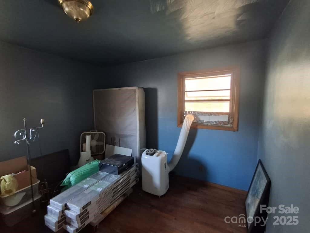 8092 Riverview Road Norwood, NC 28128 - Photo 31 of 45 a living room with furniture flowerpot and window